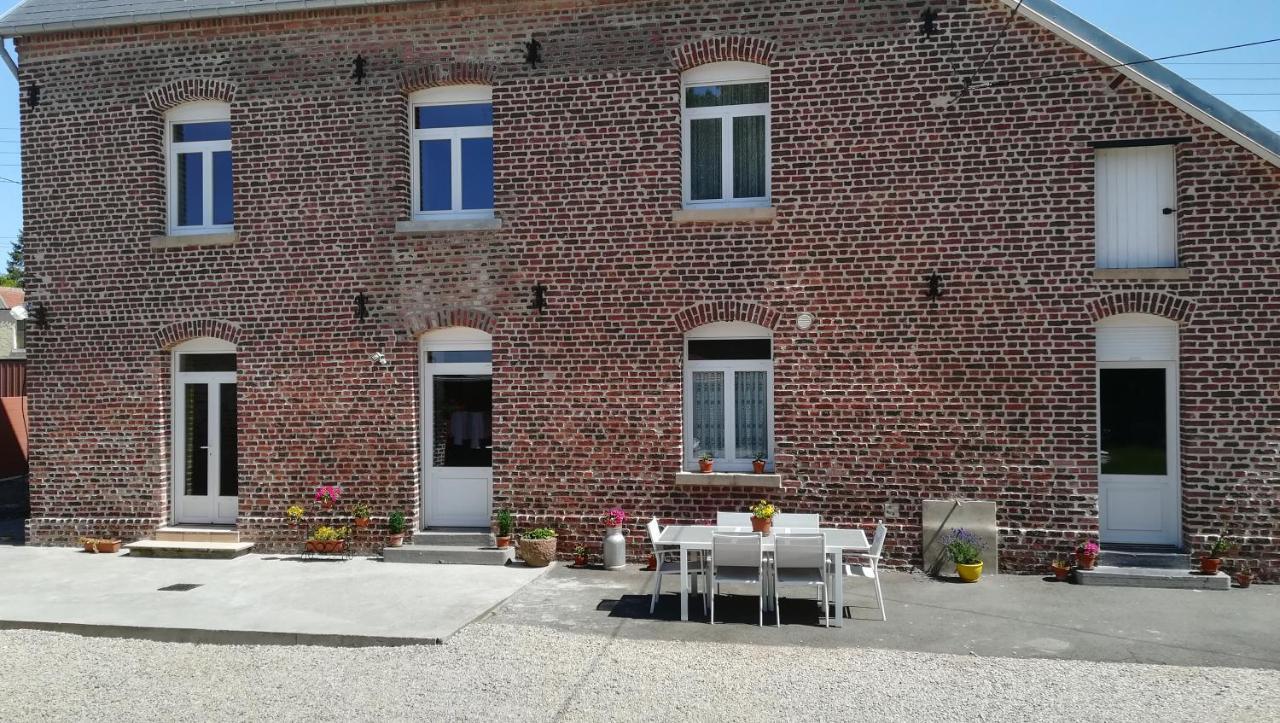 Au Coeur De L'Enclave Bed & Breakfast Moeuvres Exterior foto